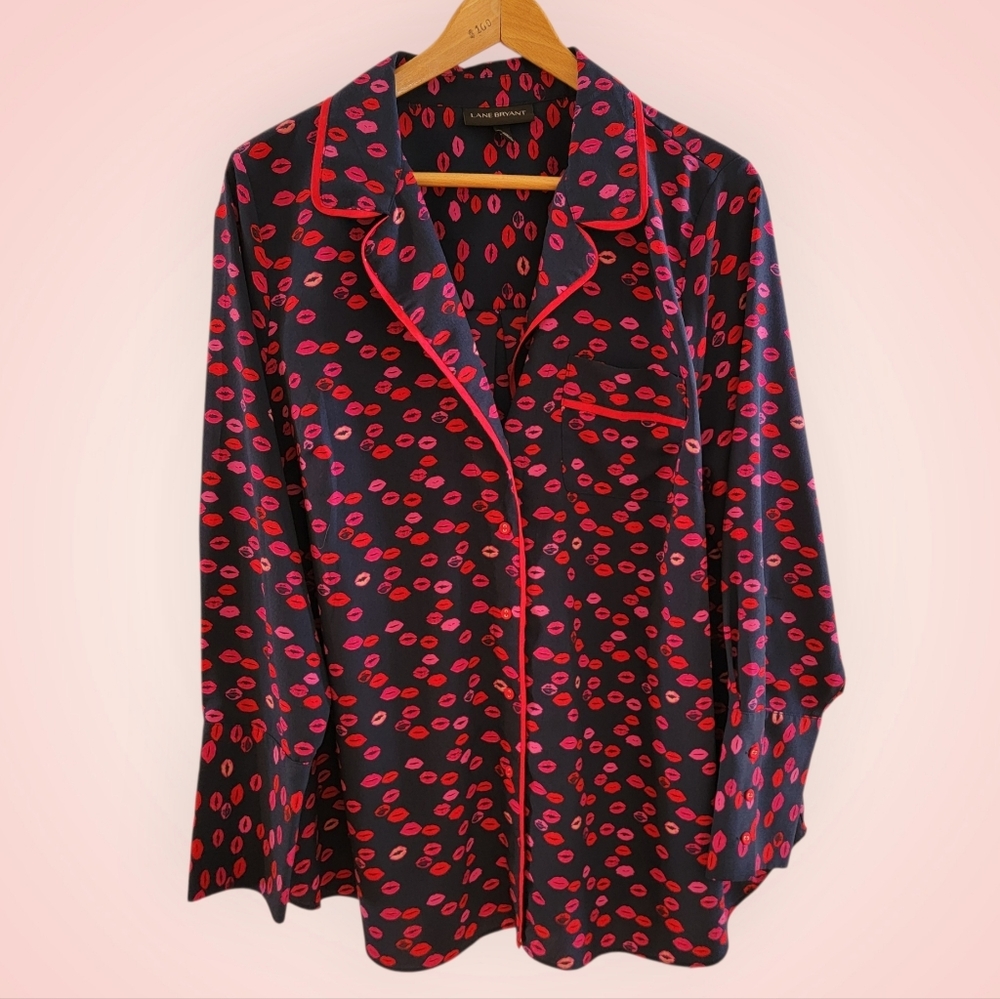 Lane Bryant Lips Print Button Up Blouse Size‎ 18 Polyester Long Sleeve Navy Red